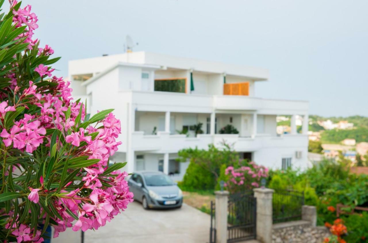 Apartments Rex Улцинь Экстерьер фото